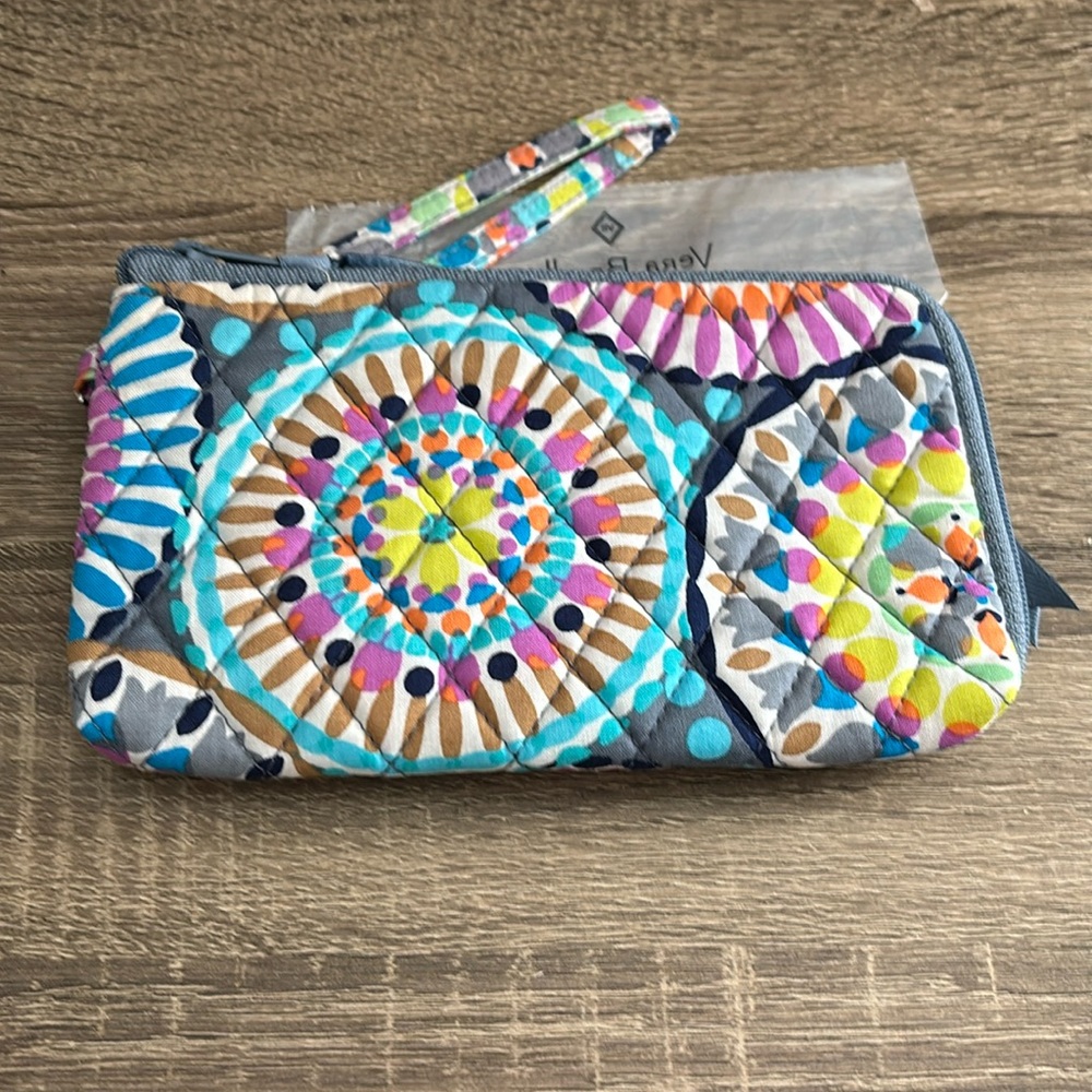 VB RFID Slim Wristlet Maddalena Sunny Medallion NWT